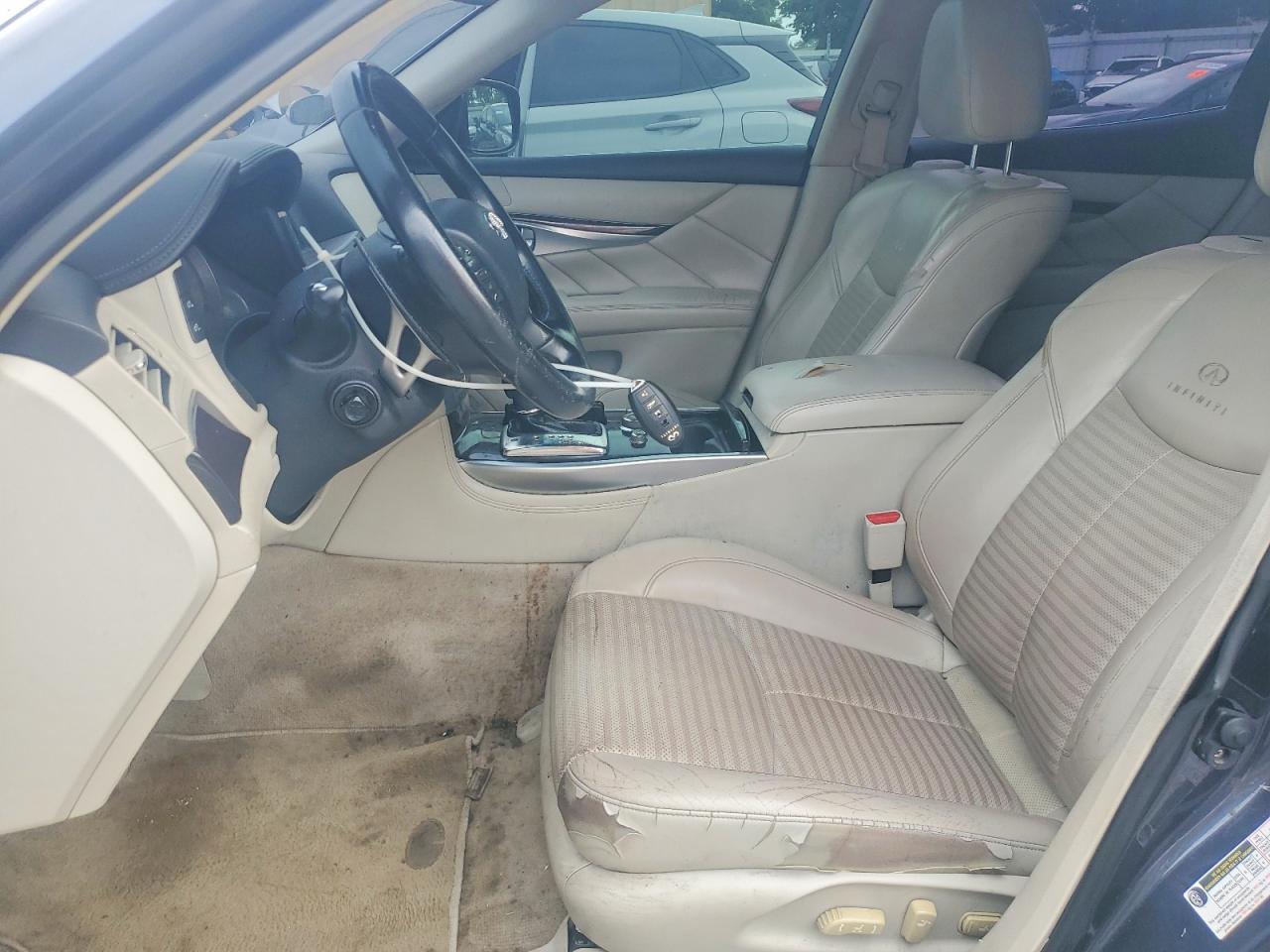 INFINITI M56 Base