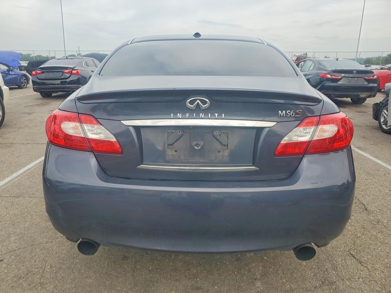 INFINITI M56 Base