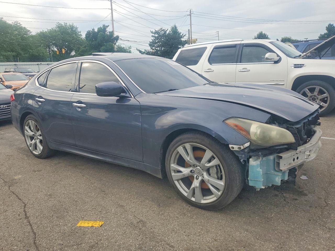 INFINITI M56 Base