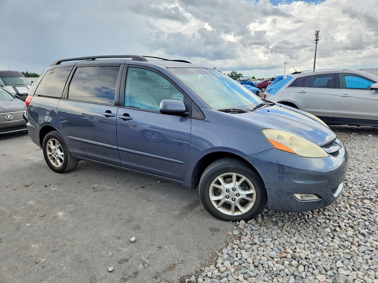 Toyota Sienna Xle 7 Passenger