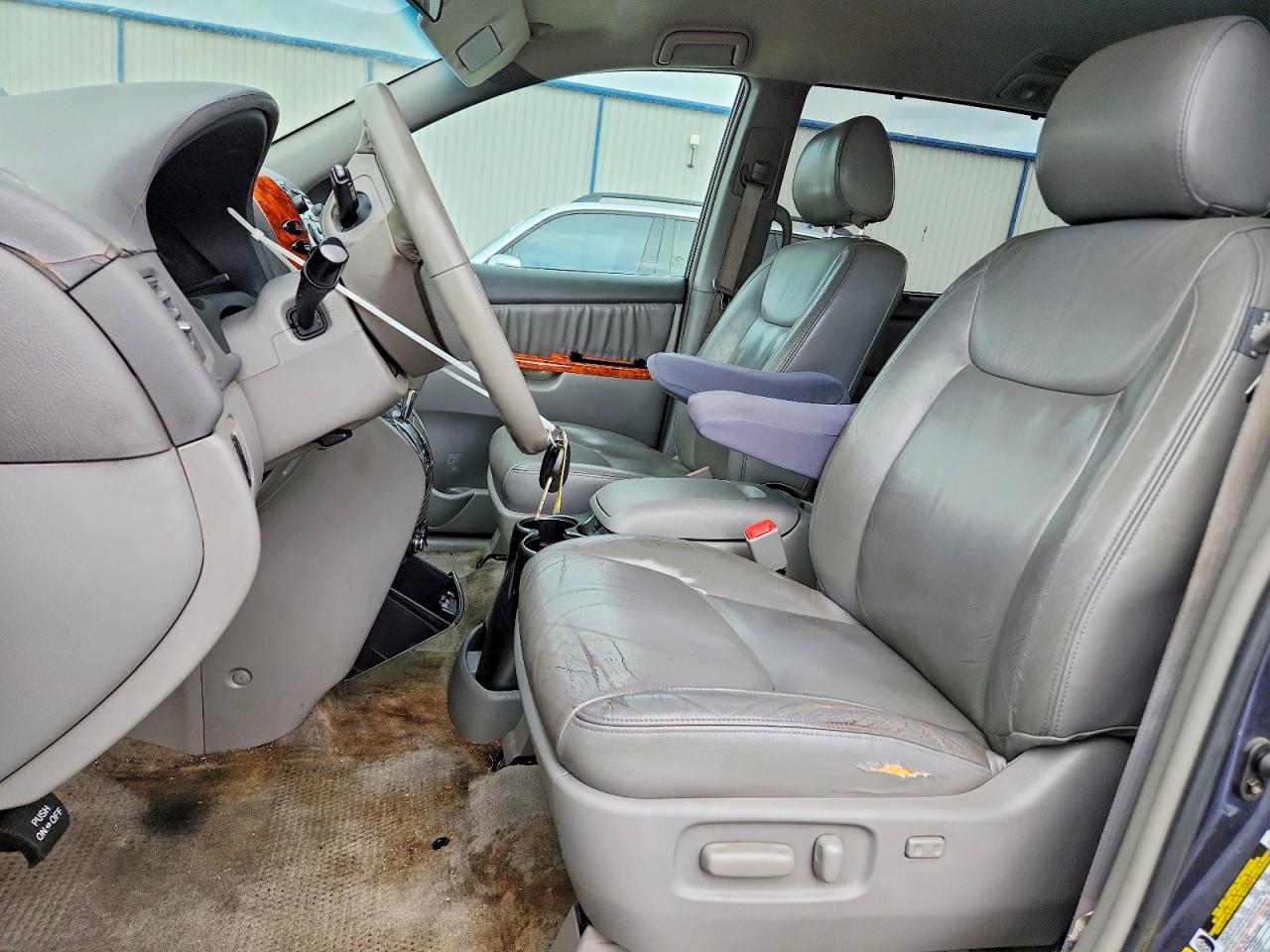 Toyota Sienna Xle 7 Passenger