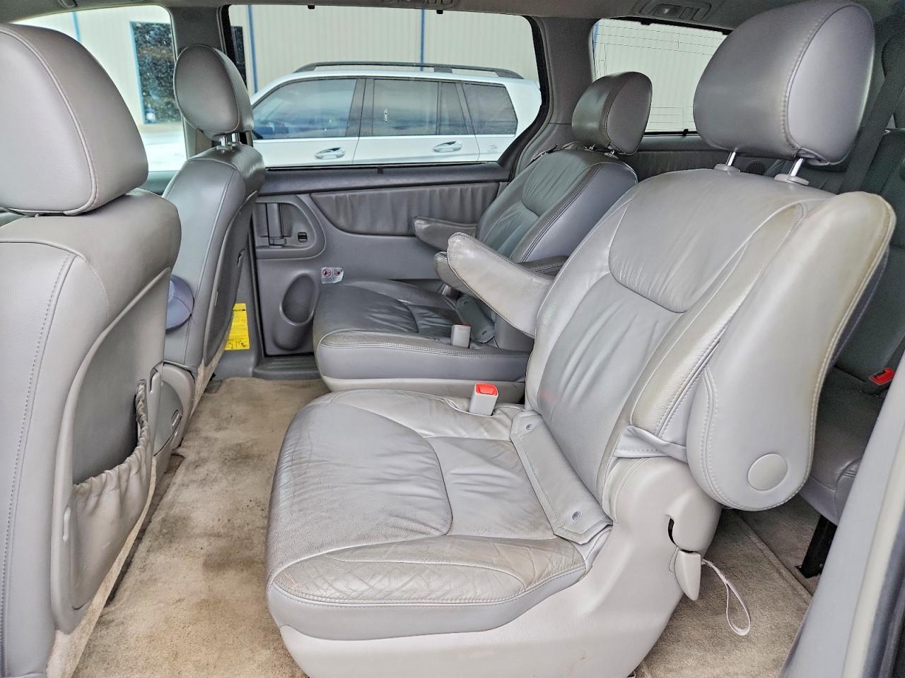 Toyota Sienna Xle 7 Passenger