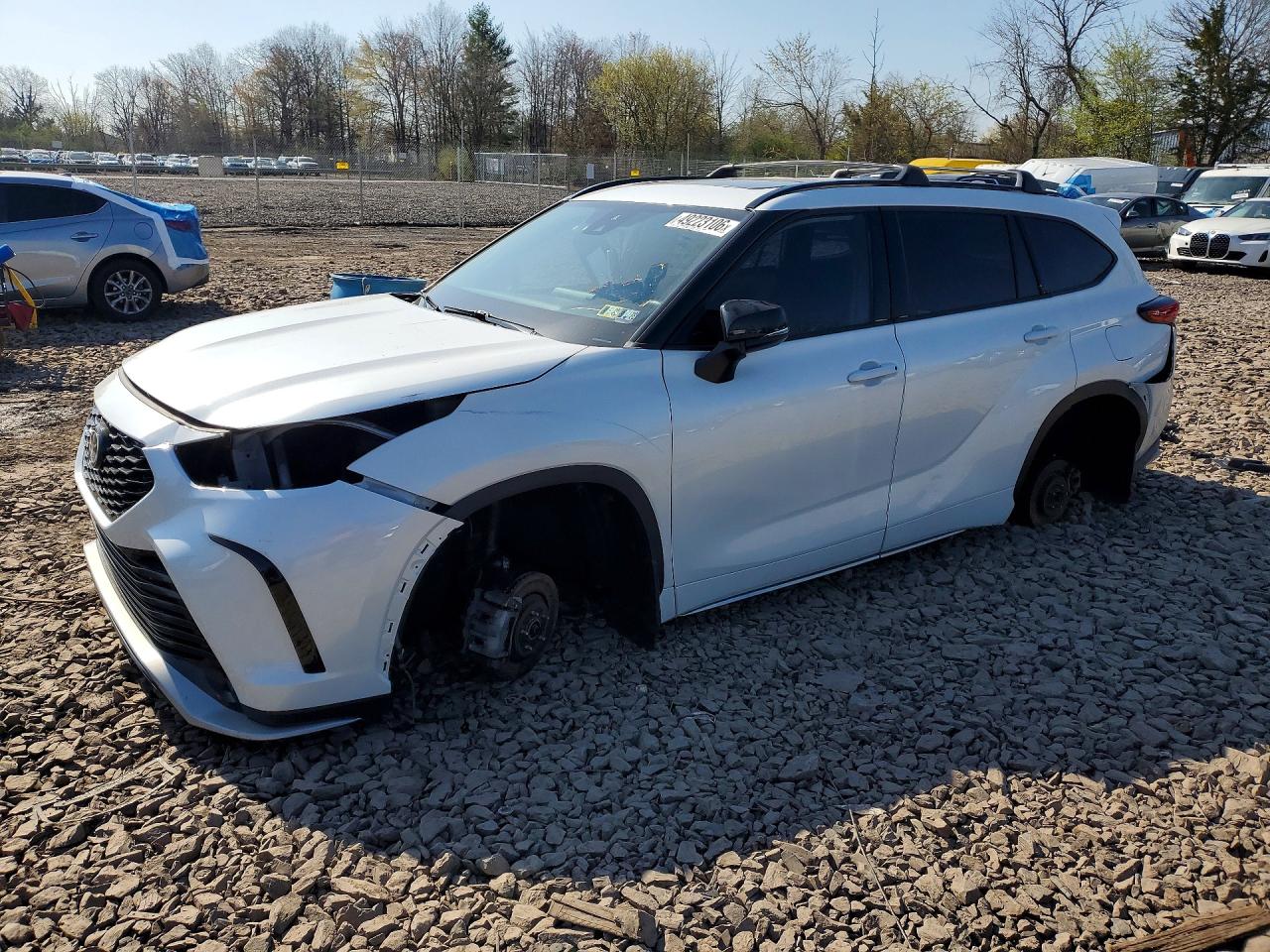Salvage Toyota Highlander Image