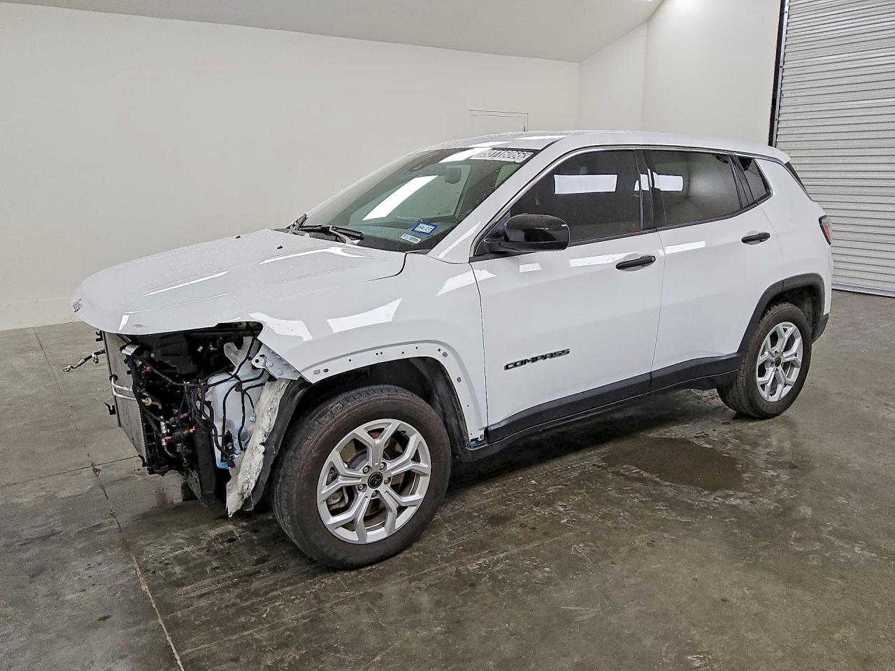 Salvage Jeep Compass Image