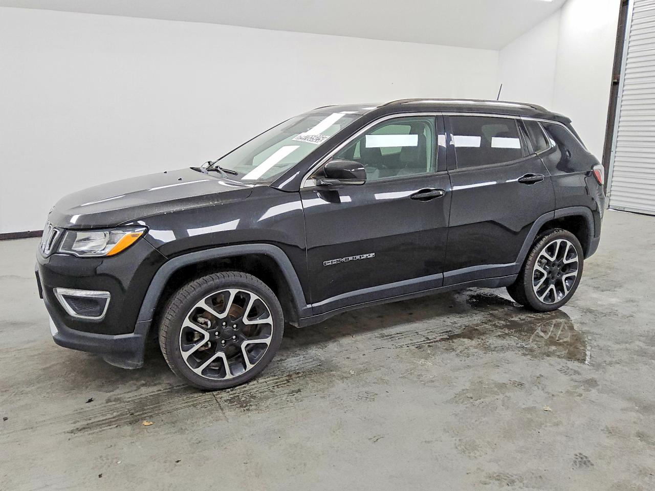 Salvage Jeep Compass Image