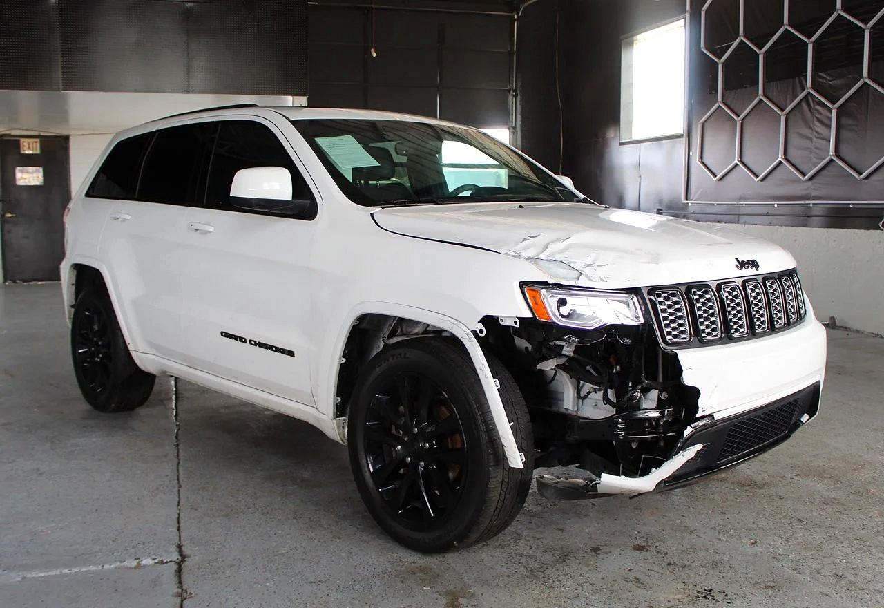 Salvage Jeep Cherokee Image