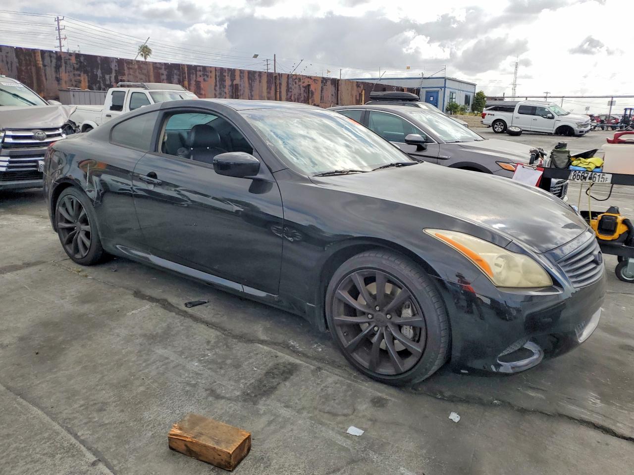 INFINITI G37 Base
