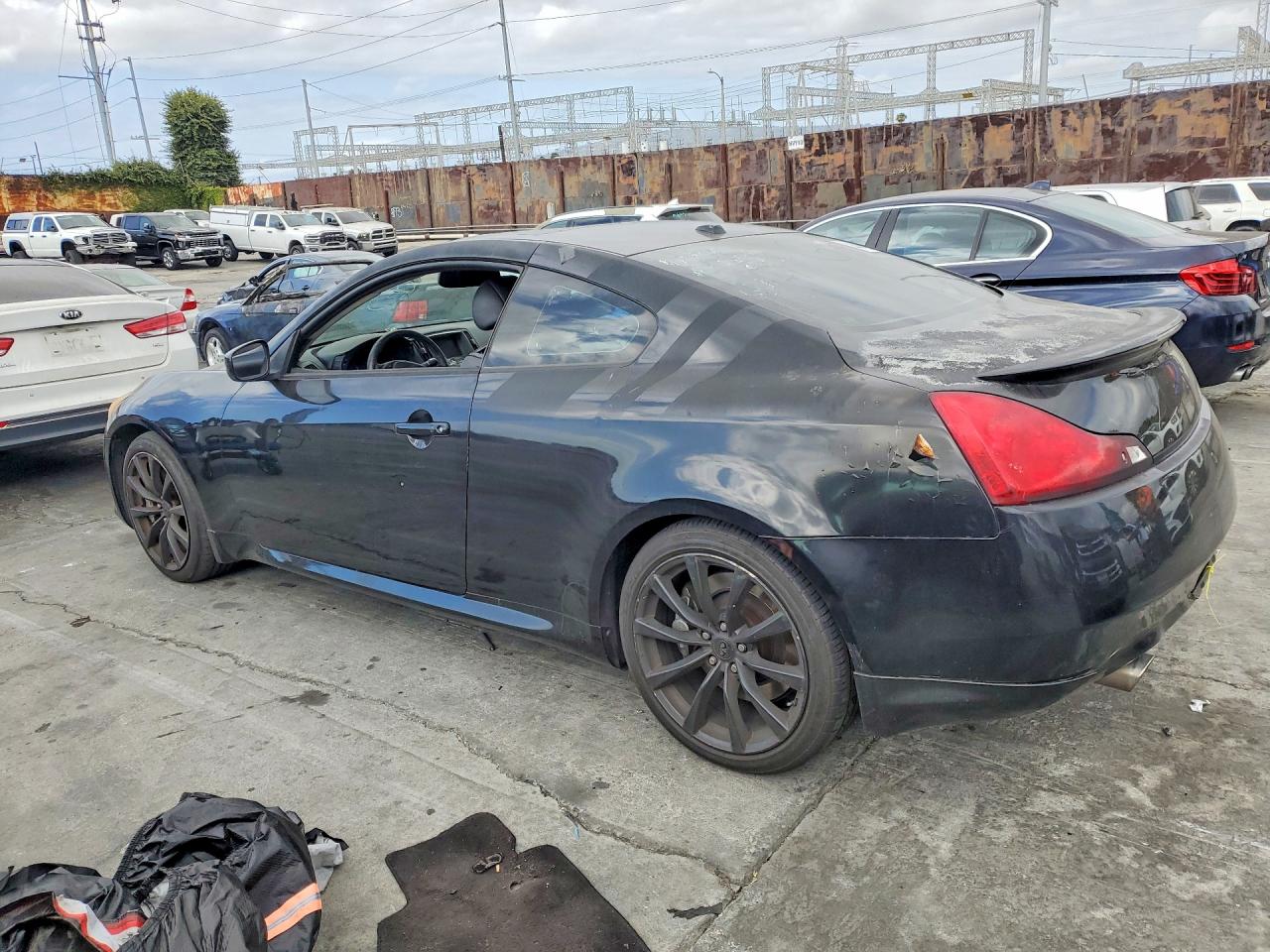 INFINITI G37 Base
