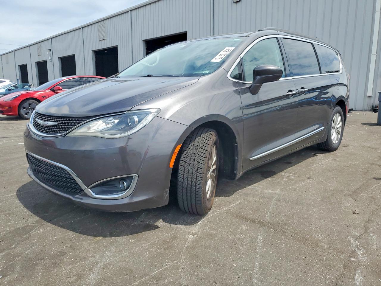 Salvage Chrysler Pacifica Image