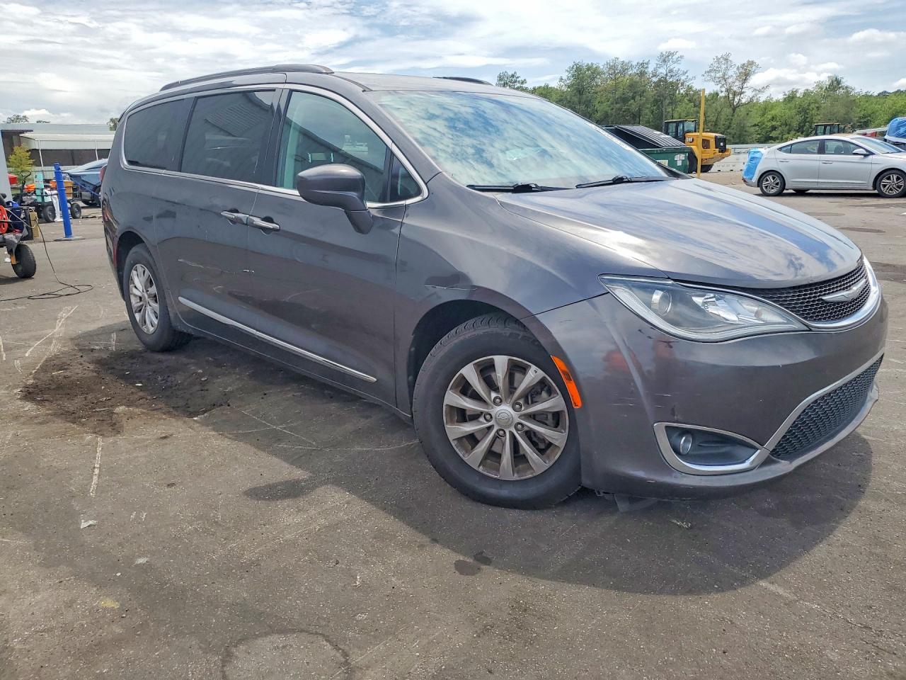 Chrysler Pacifica Touring L