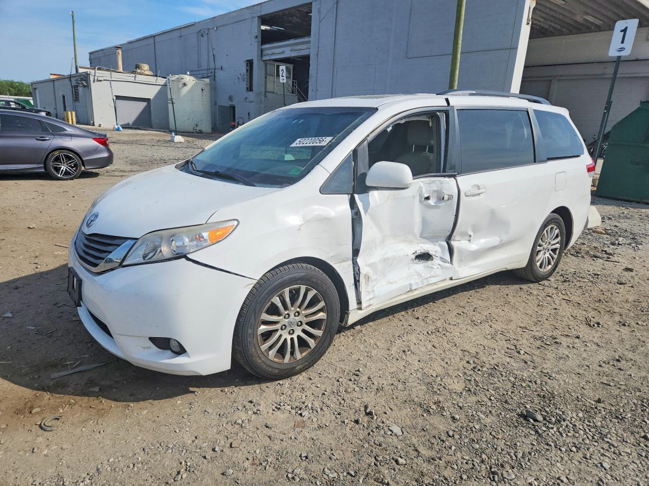 Salvage Toyota Sienna Image