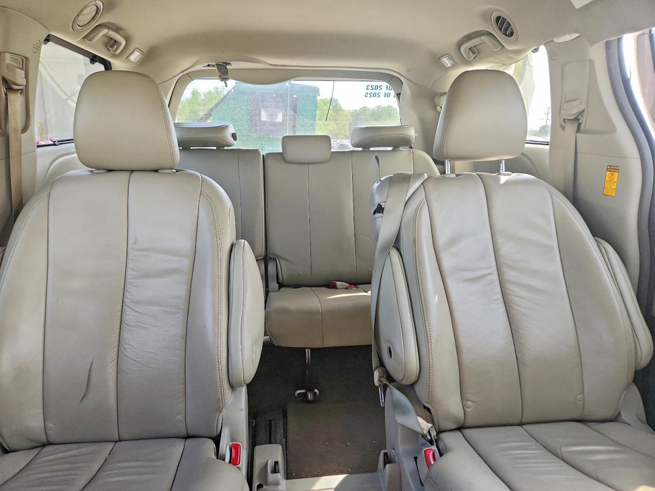 Toyota Sienna Xle 8-passenger