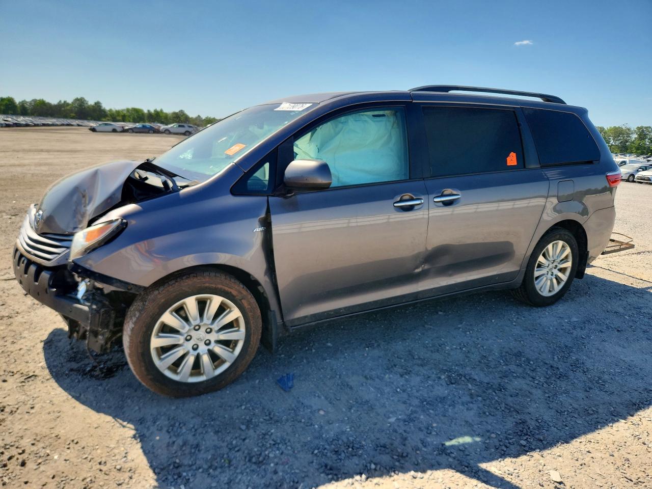 Salvage Toyota Sienna Image