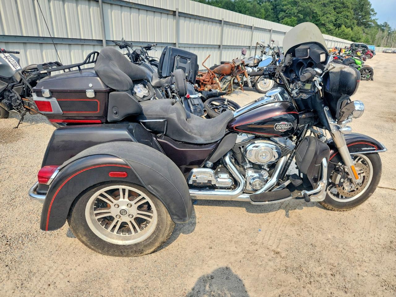 Salvage Harley-Davidson Fl Image