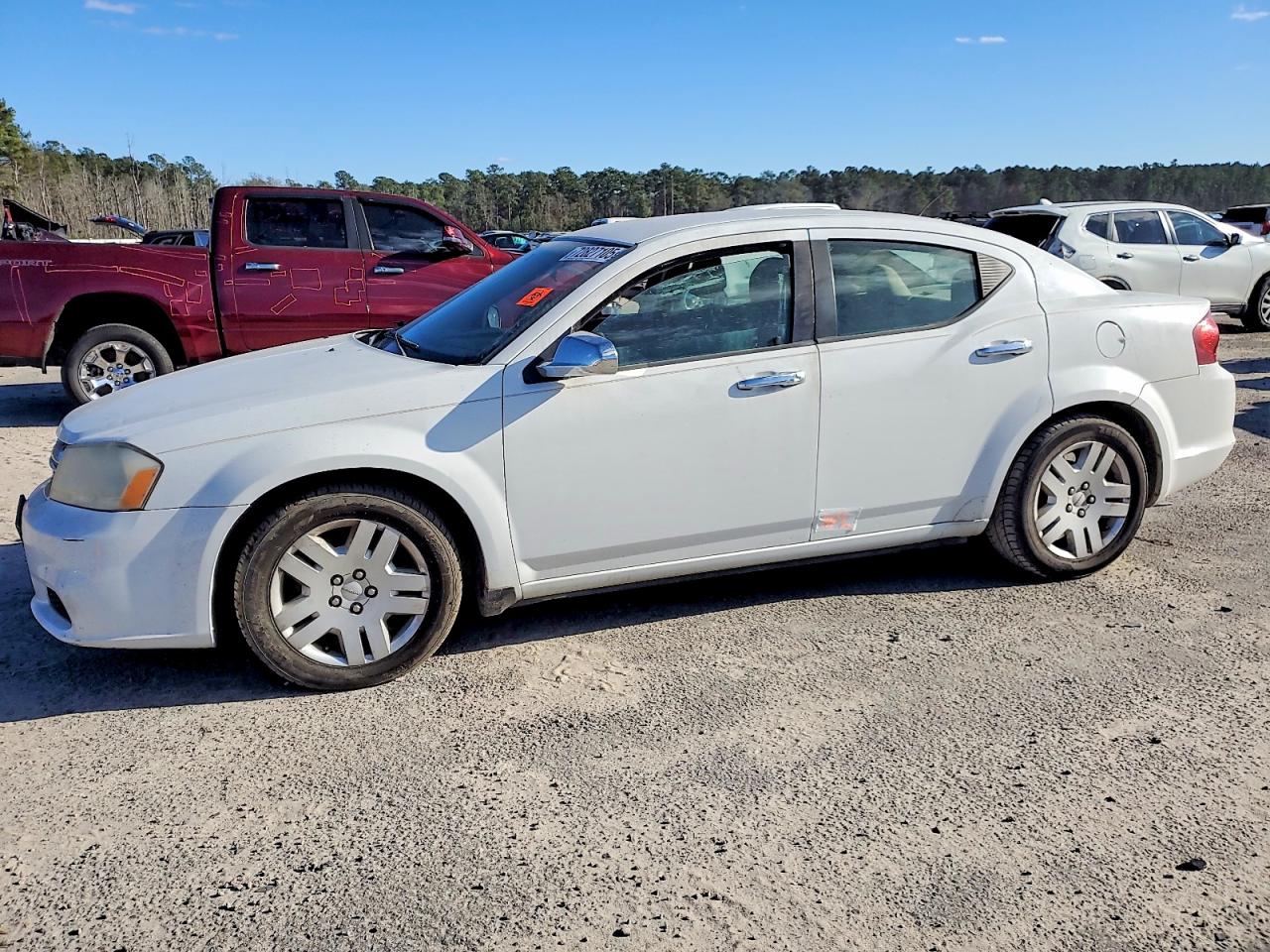 Salvage Dodge Avenger Image