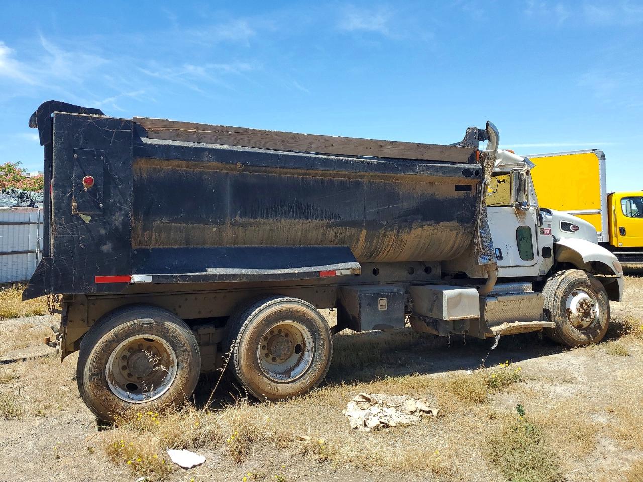 Peterbilt 348