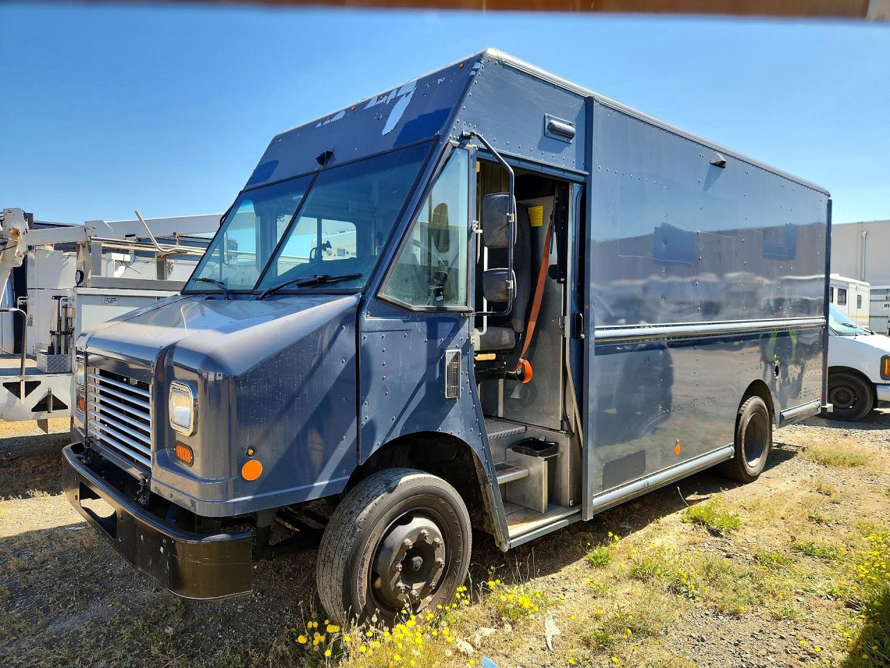 Salvage Freightliner Chassis Image