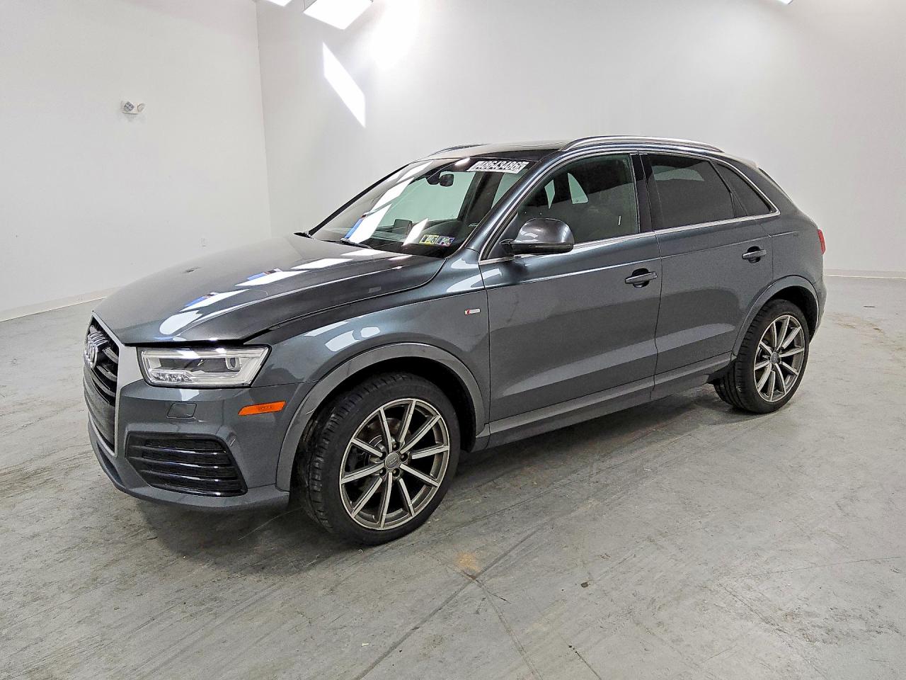 Salvage Audi Q3 Image
