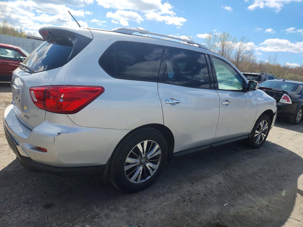 Nissan Pathfinder S