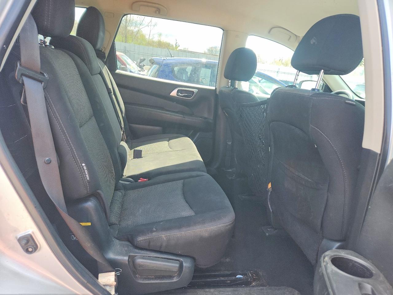 Nissan Pathfinder S
