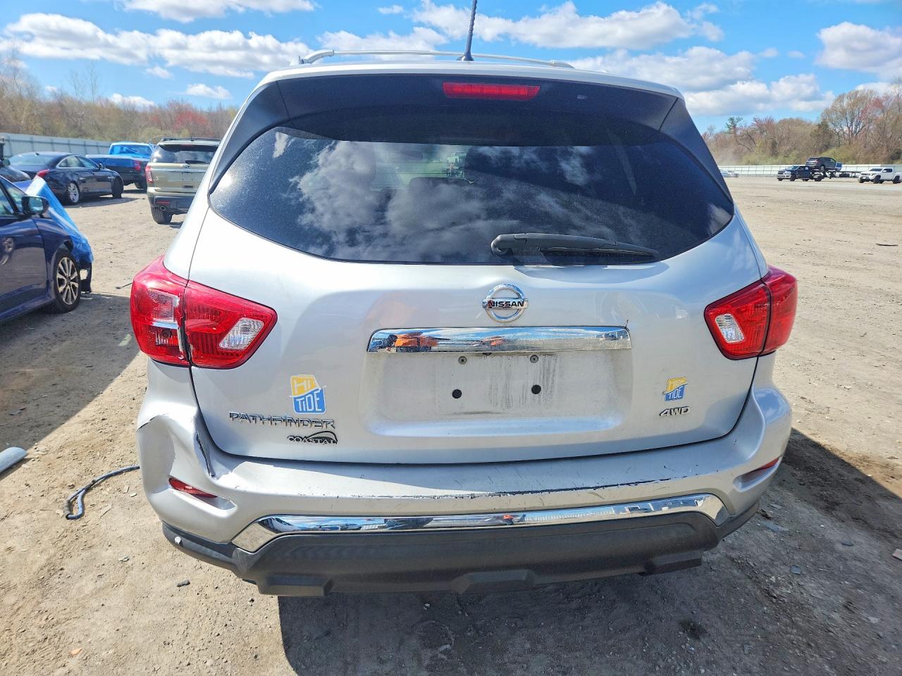 Nissan Pathfinder S