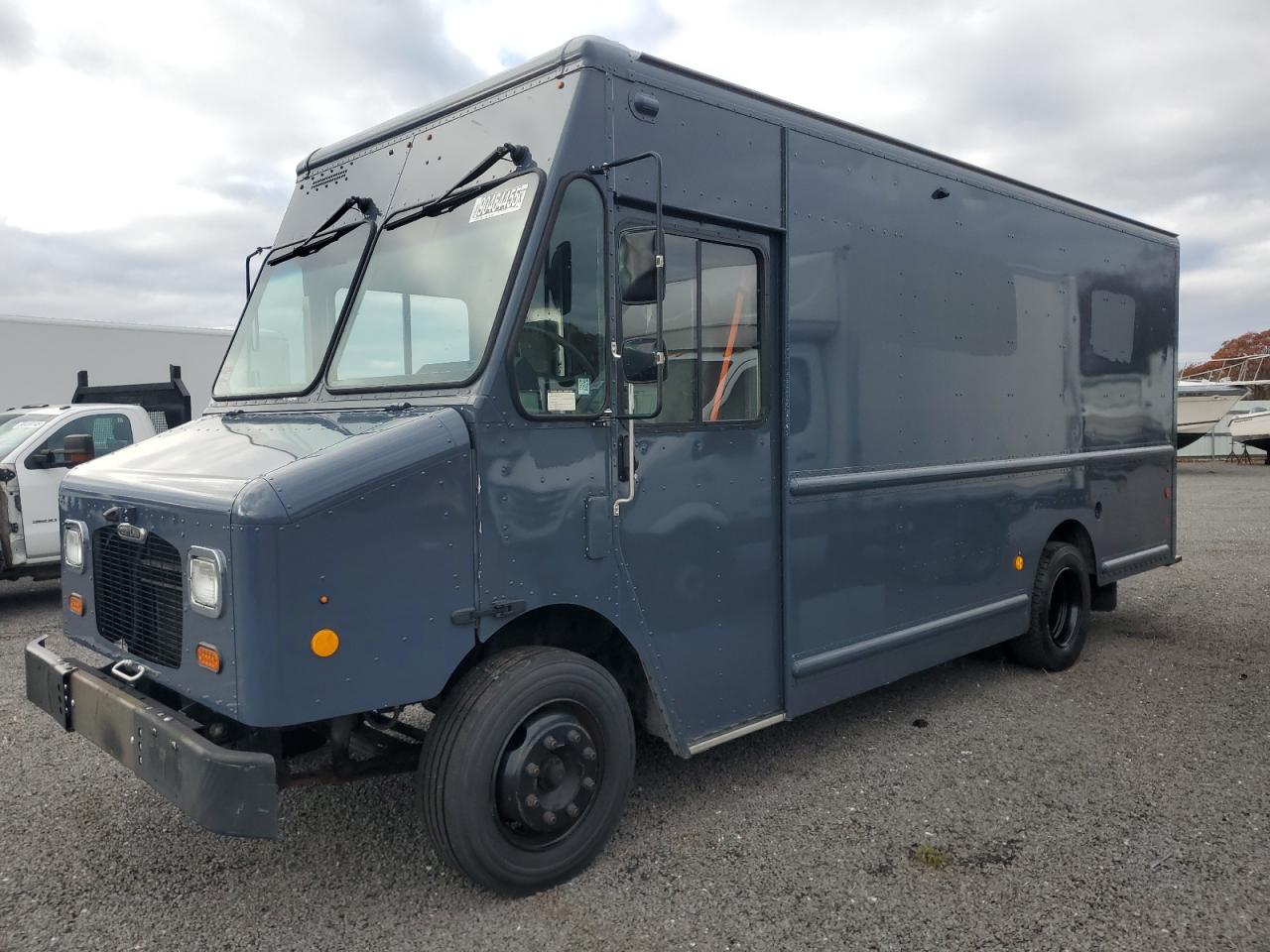 Salvage Freightliner Chassis Image