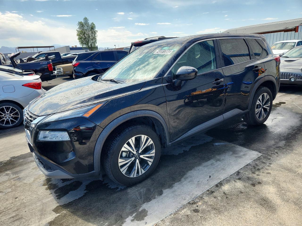 Salvage Nissan Rogue Image