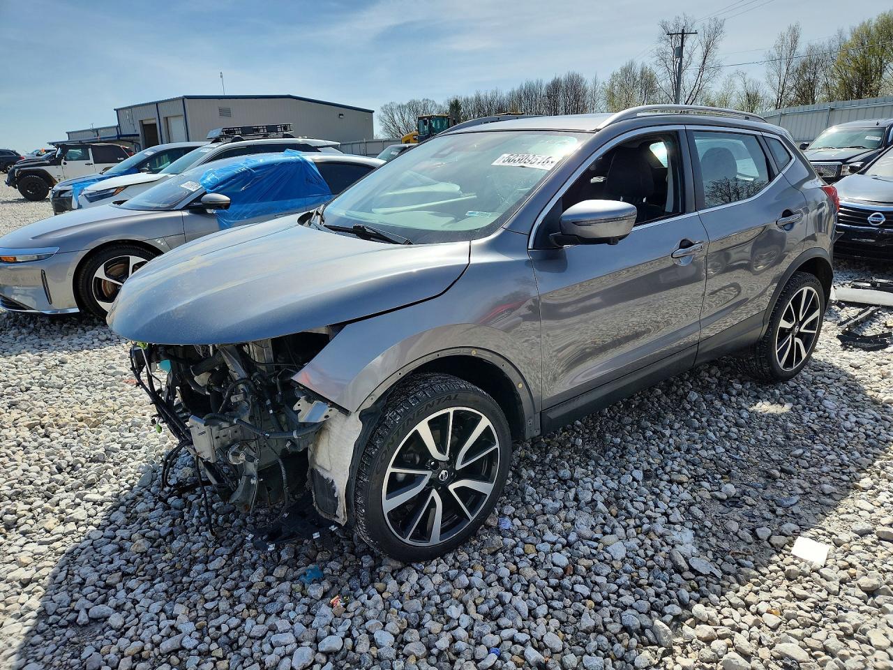 Salvage Nissan Rogue Image