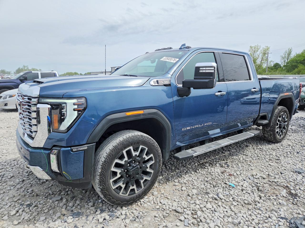 Salvage GMC Sierra Image