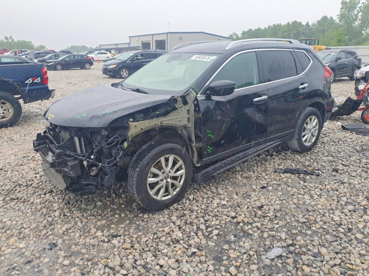 Salvage Nissan Rogue Image