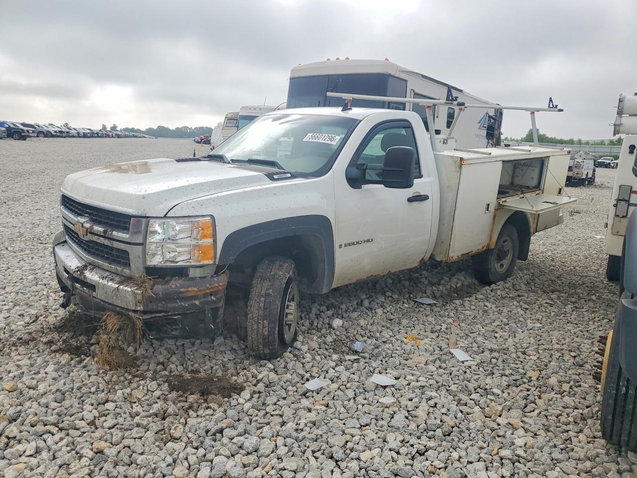 Salvage Chevrolet Silverado Image