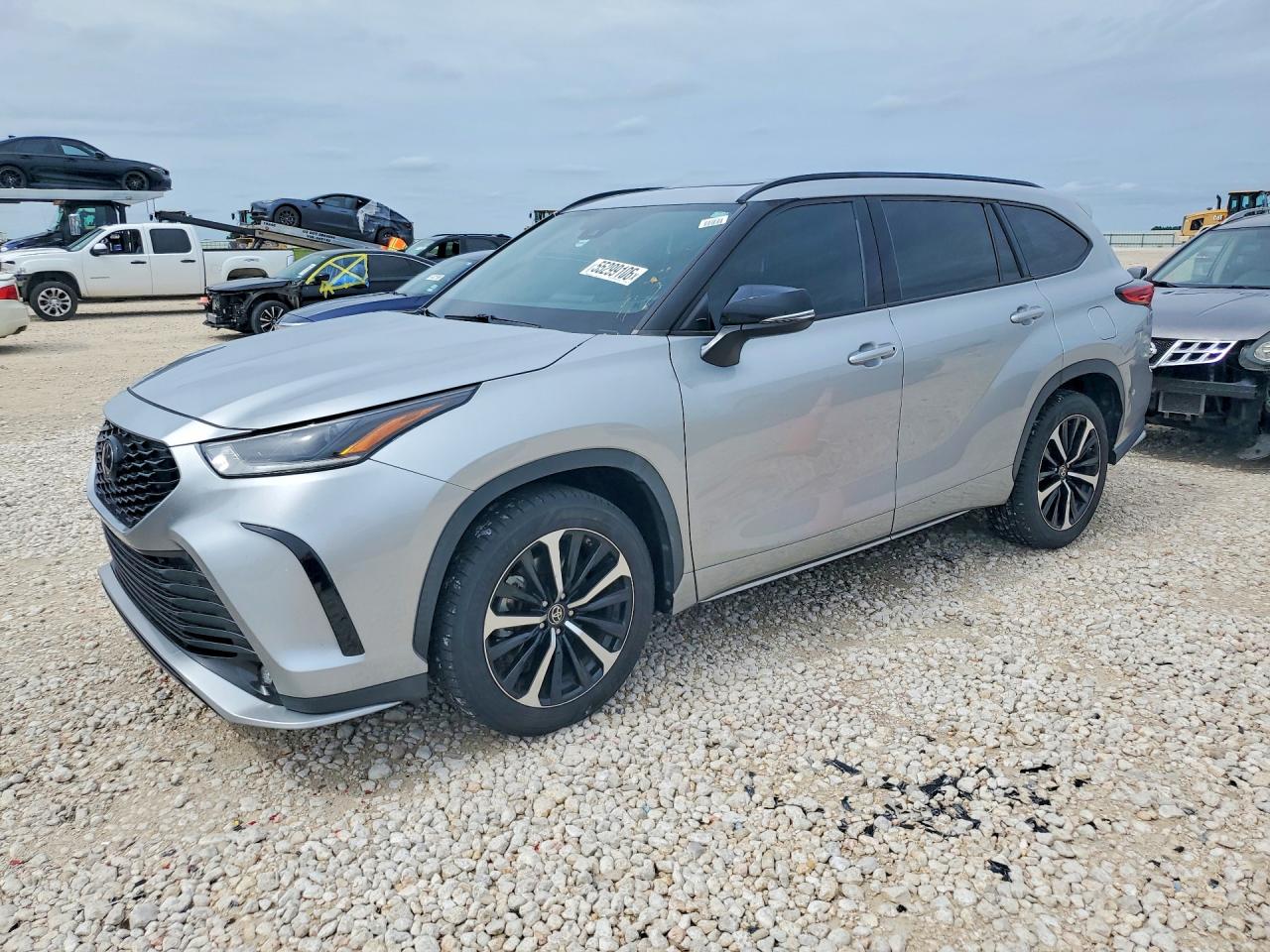 Salvage Toyota Highlander Image