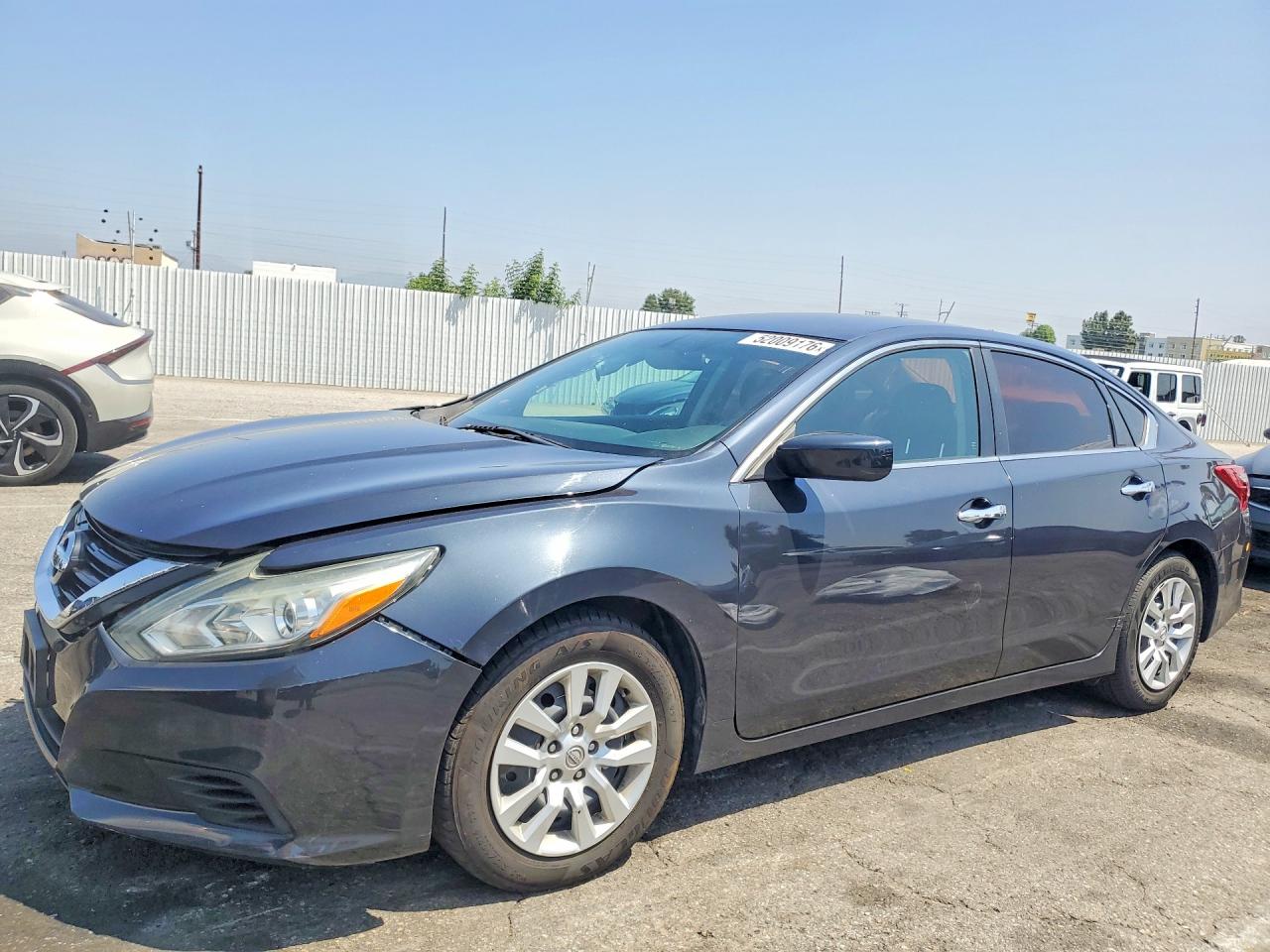 Salvage Nissan Altima Image