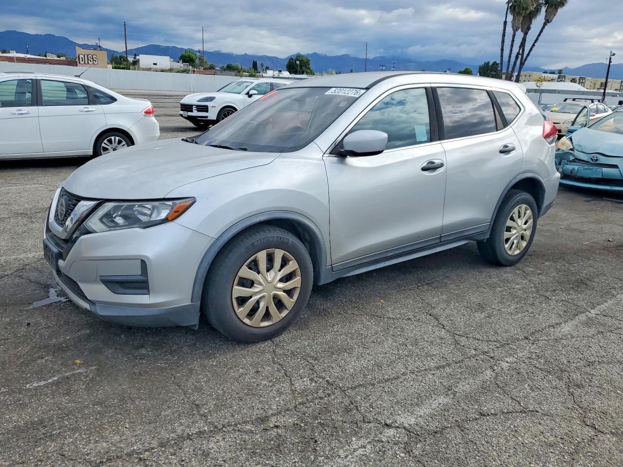 Salvage Nissan Rogue Image