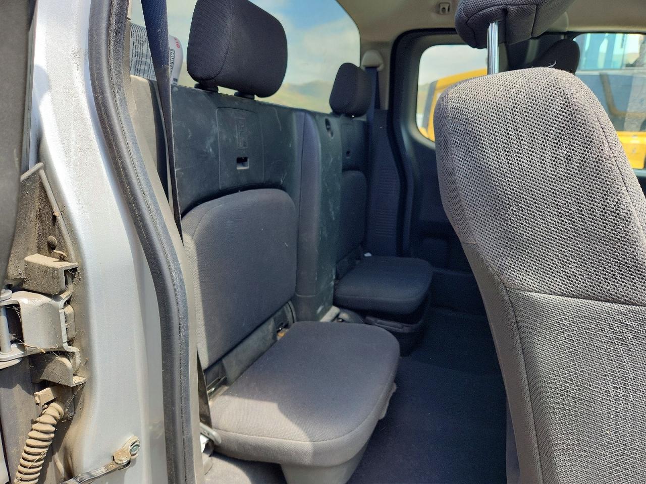 Nissan Frontier S