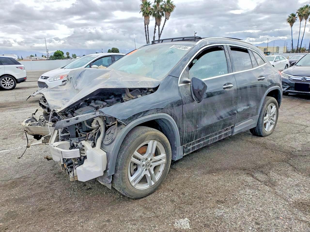 Salvage Mercedes-Benz GLA Image