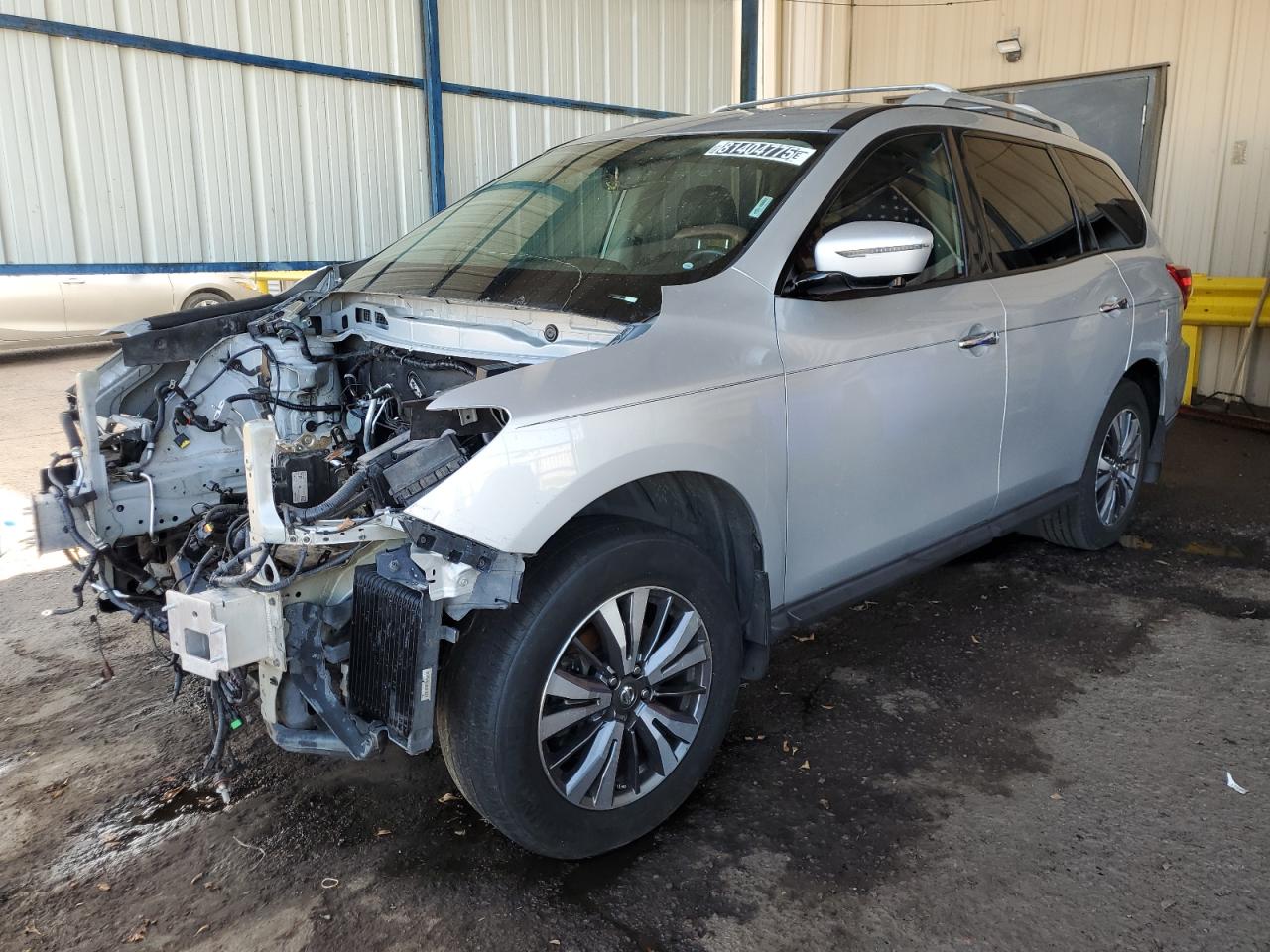 Salvage Nissan Pathfinder Image