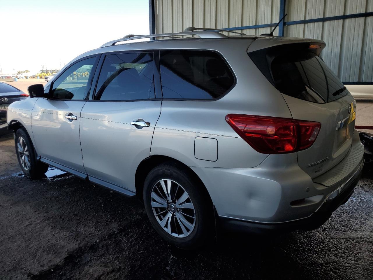 Nissan Pathfinder S