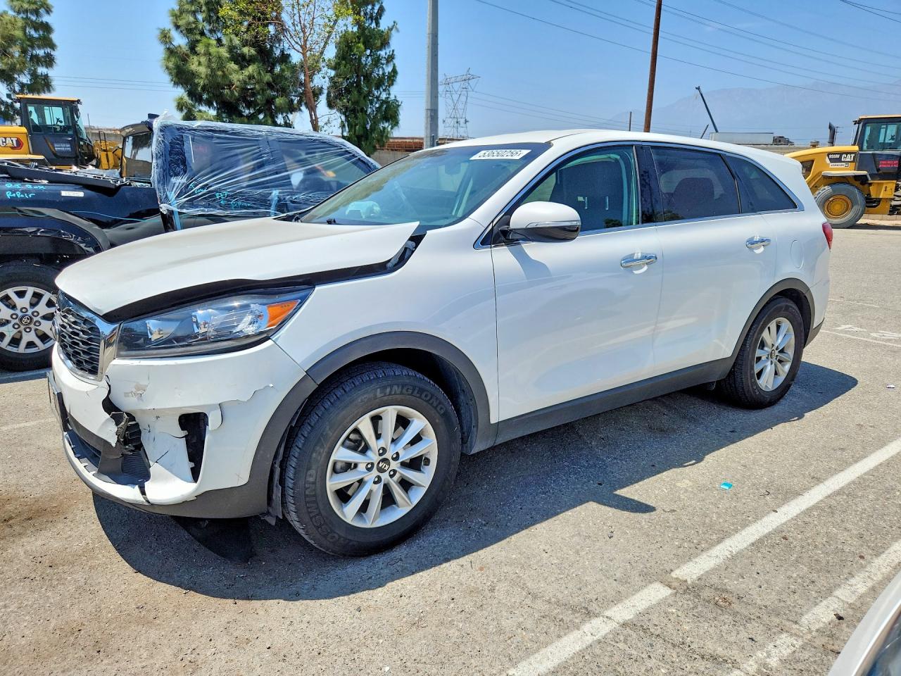 Salvage Kia Sorento Image