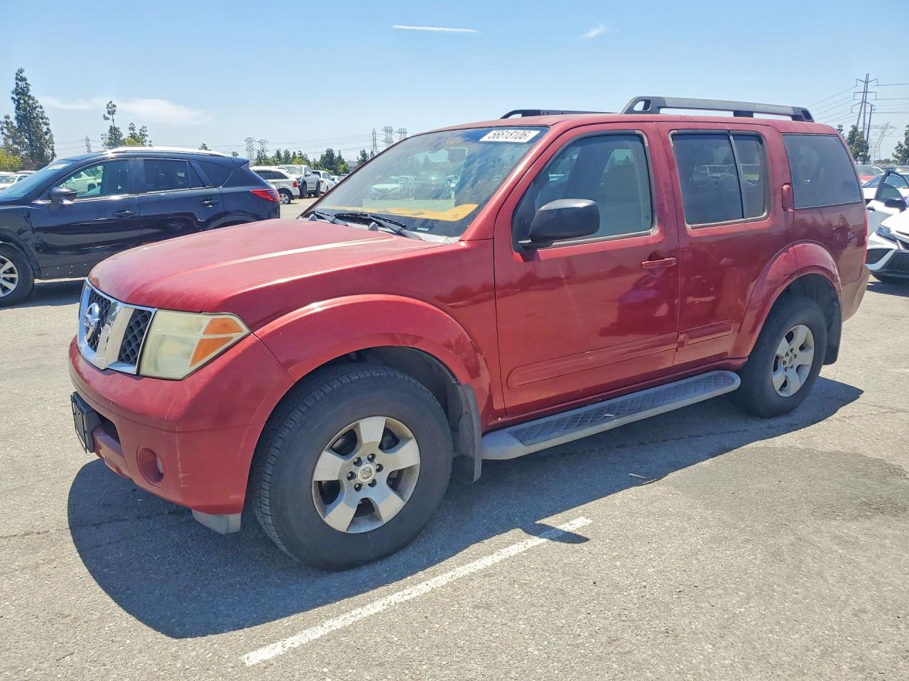 Salvage Nissan Pathfinder Image