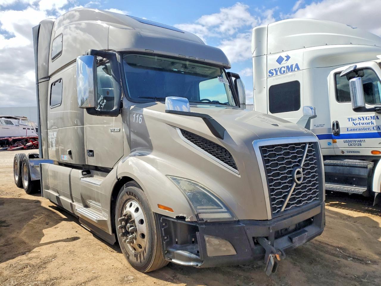 Salvage Volvo Vnl860 Image