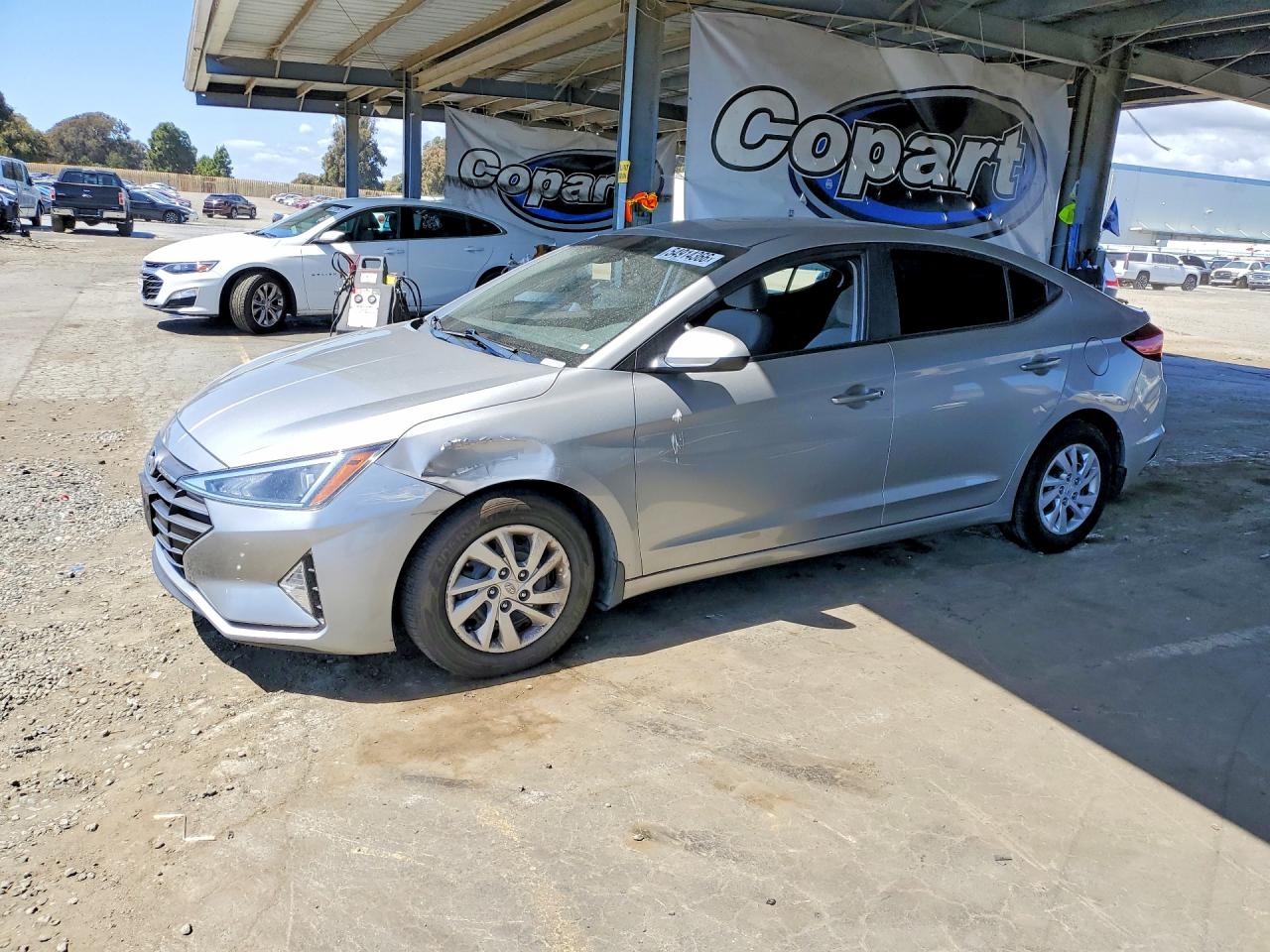 Salvage Hyundai ELANTRA Image