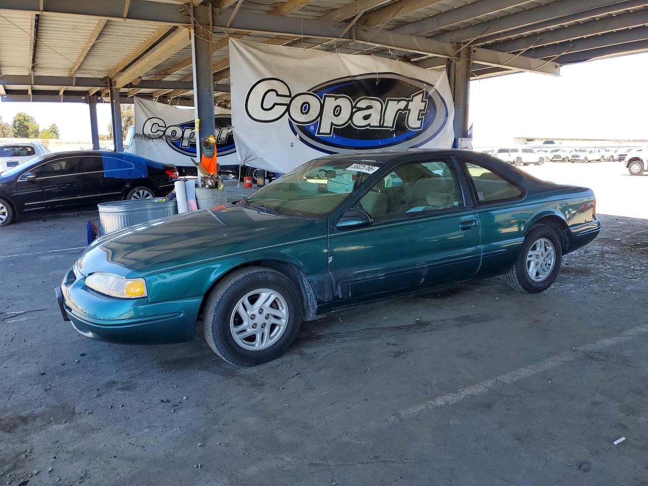 Salvage Ford Thunderbird Image