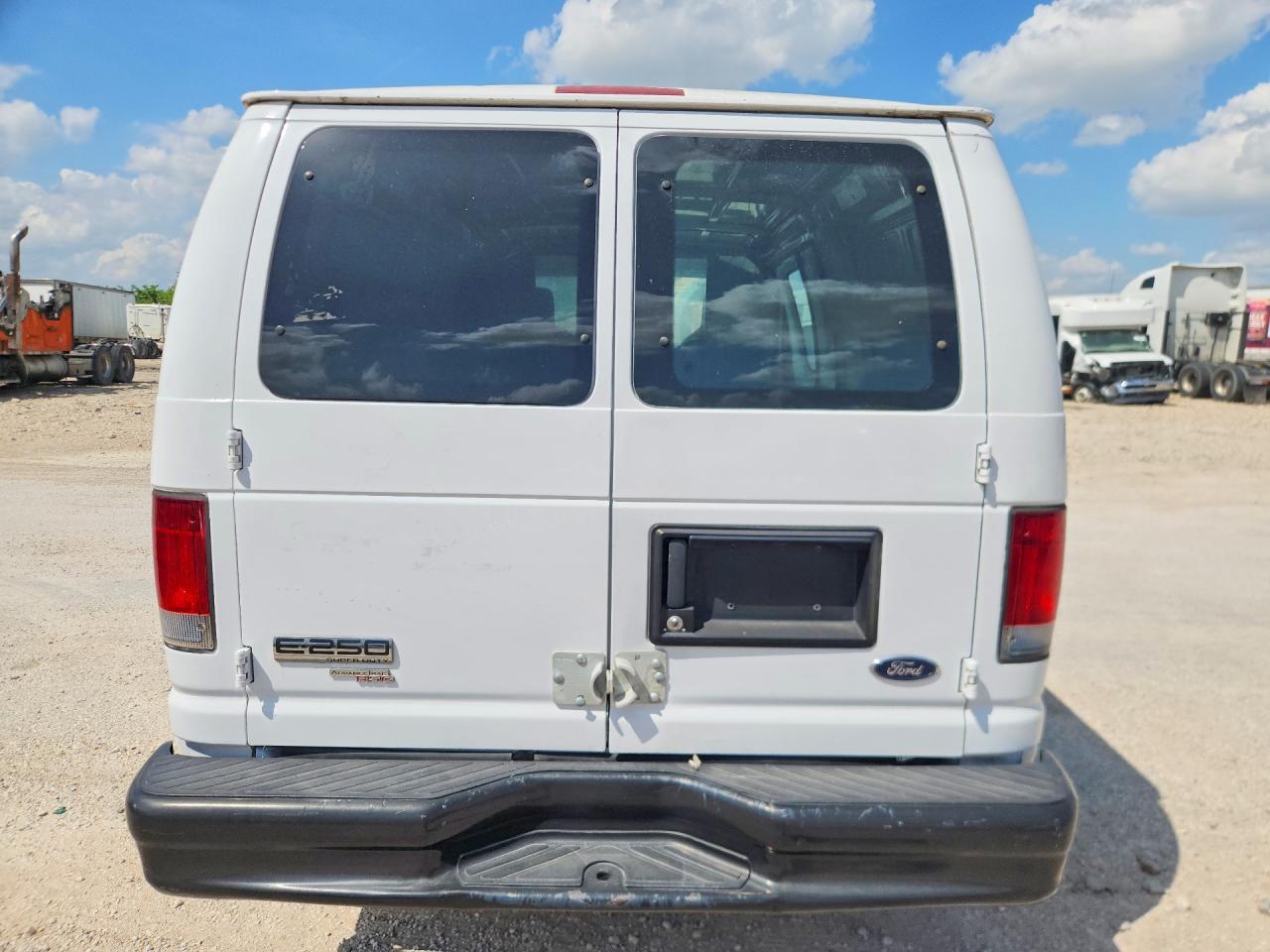 Ford Econoline E250 Van
