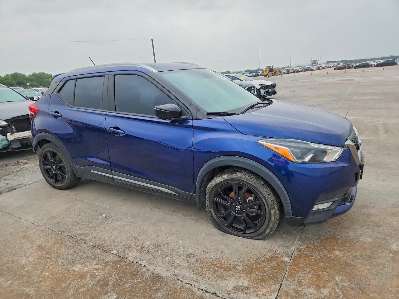 Nissan Kicks Sr