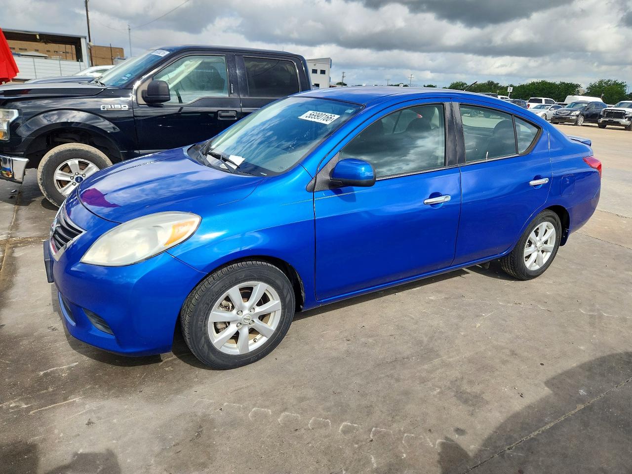Salvage Nissan Versa Image