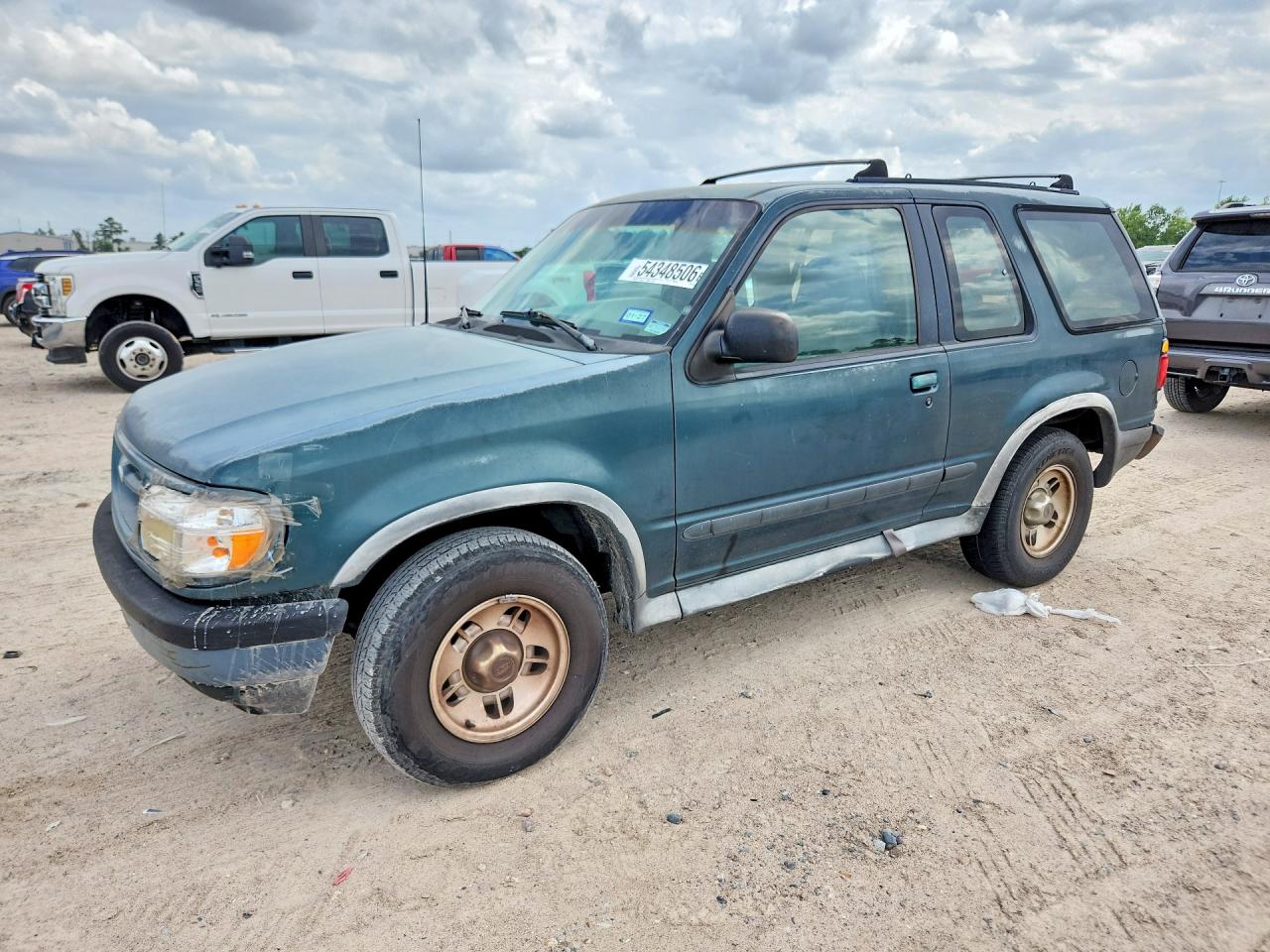 Salvage Ford Explorer Image