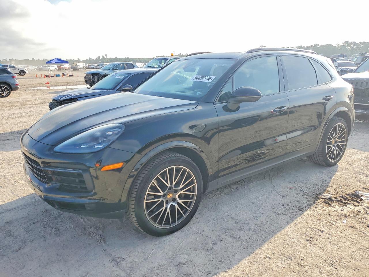 Salvage Porsche Cayenne Image