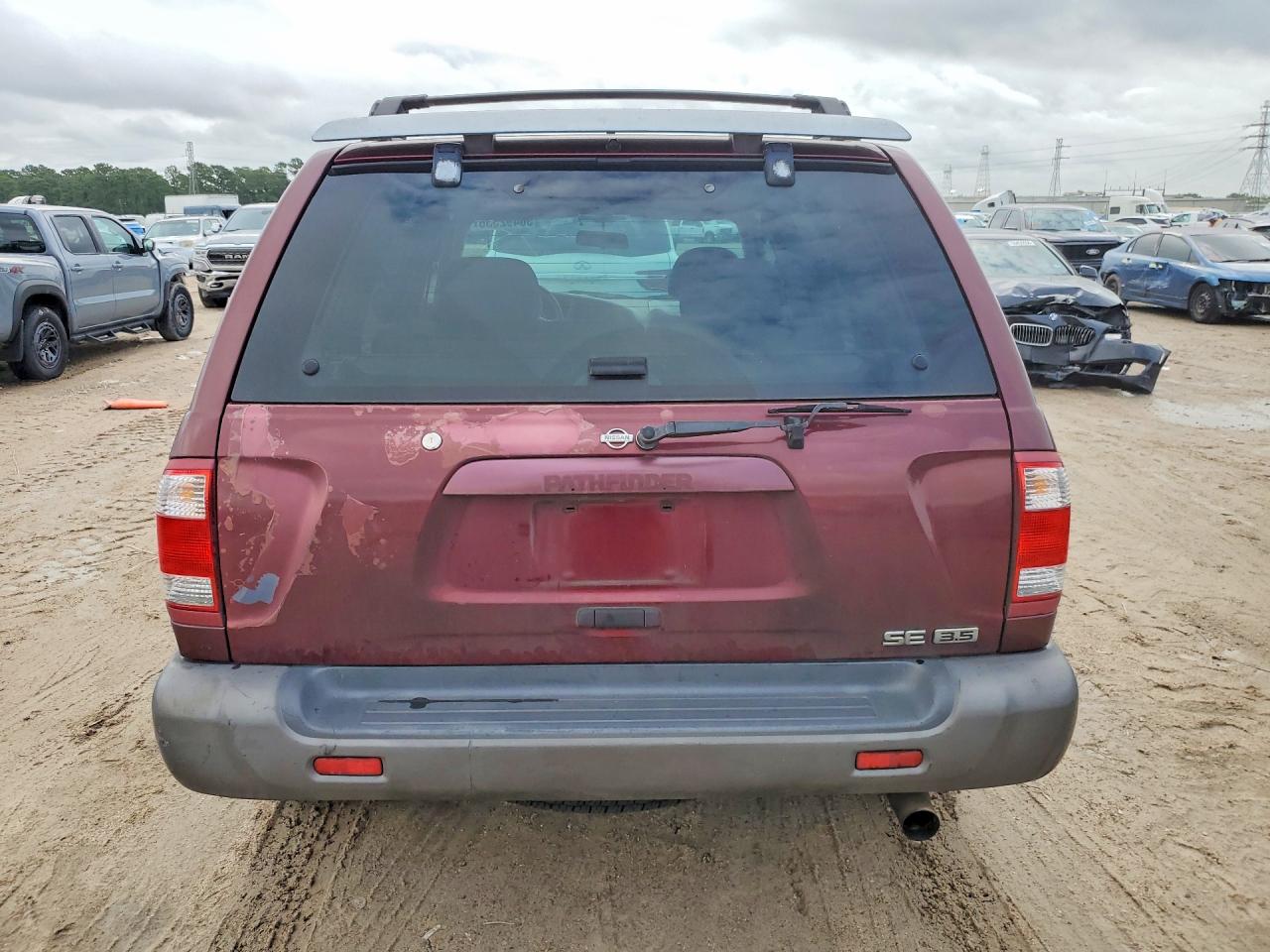 Nissan Pathfinder Se