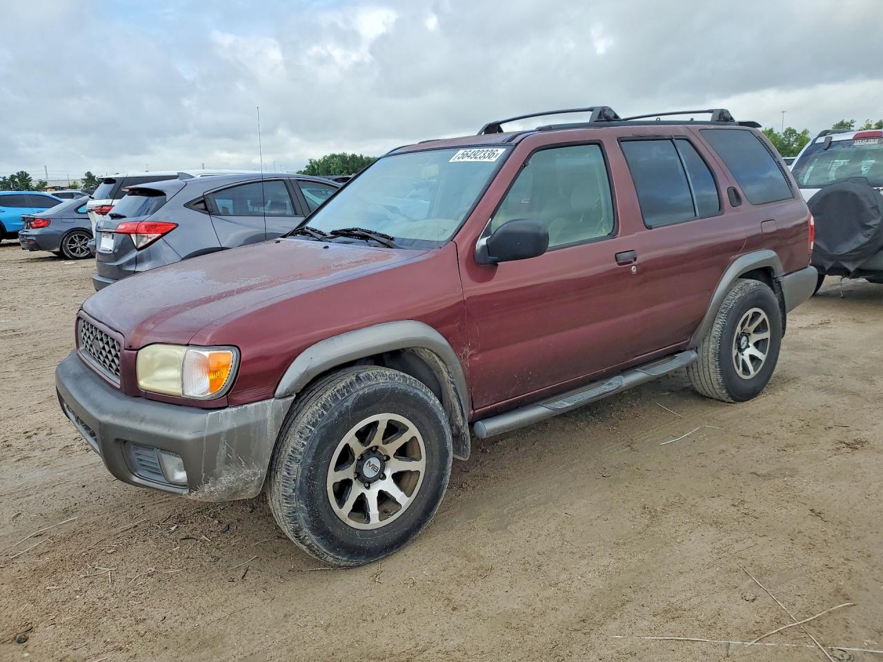 Salvage Nissan Pathfinder Image